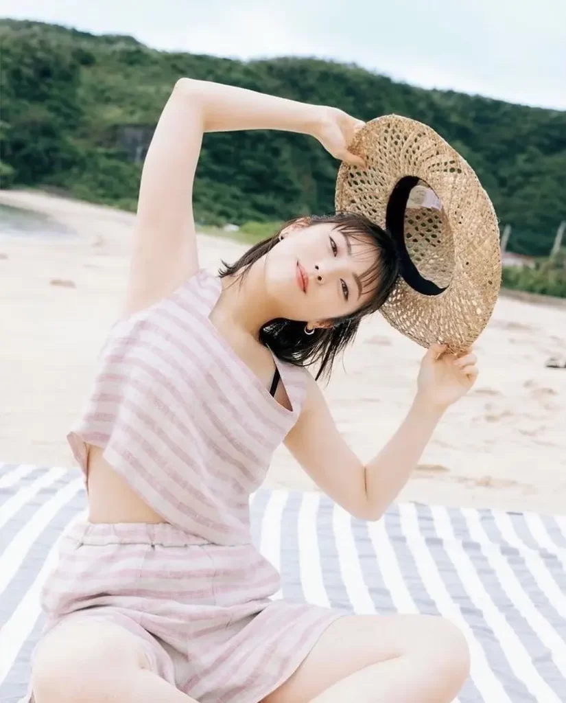 浜辺美波のエロ画像6