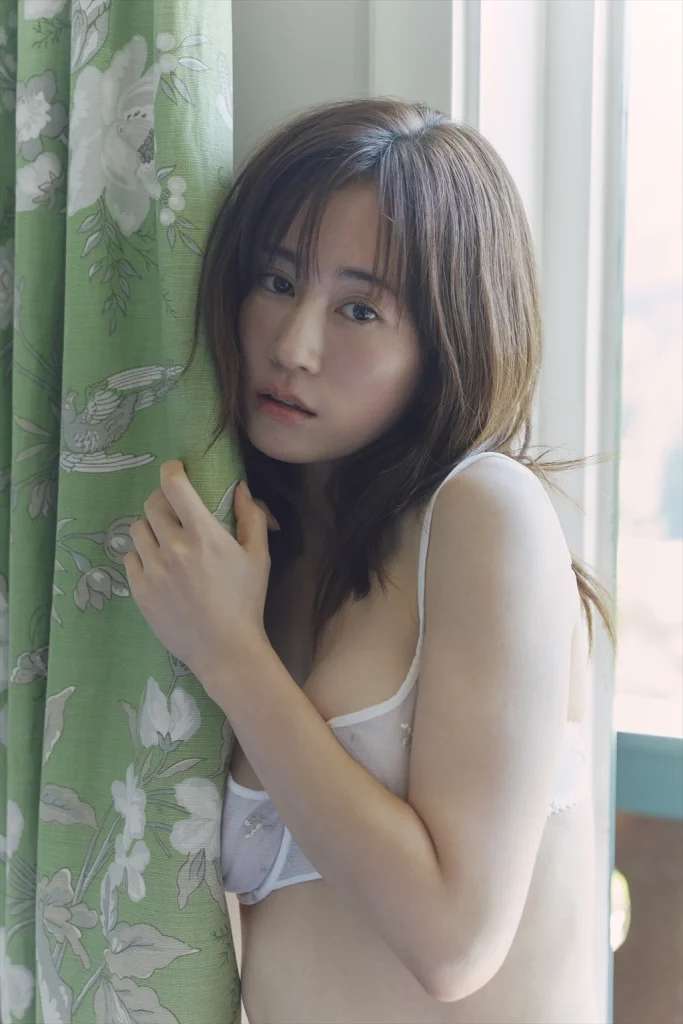 前田敦子の最新写真集エロ画像2