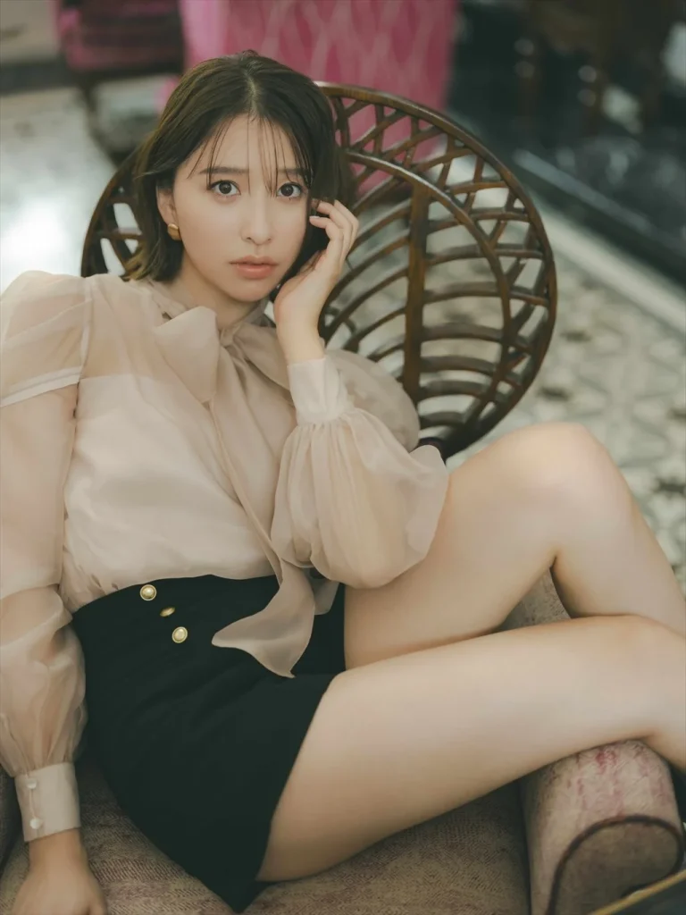 玉井詩織の写真集エロ画像1