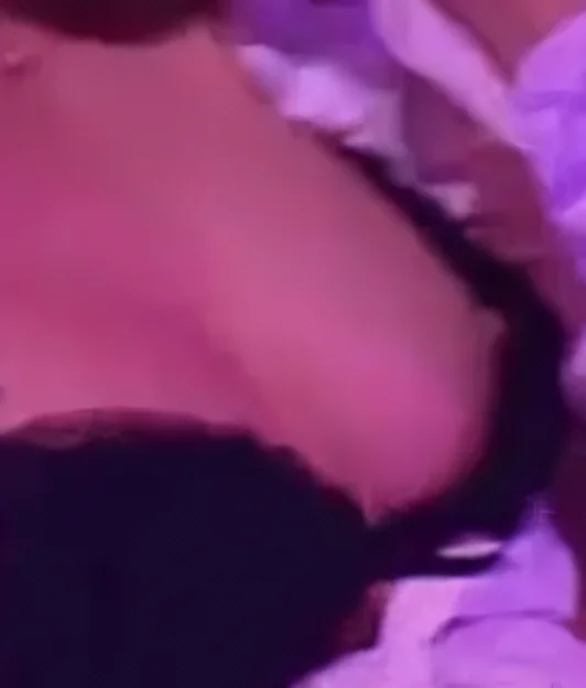 宇野実彩子の胸チラ乳首ポロリ3