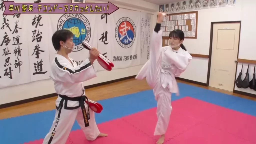 早川聖来の開脚お宝キャプ3