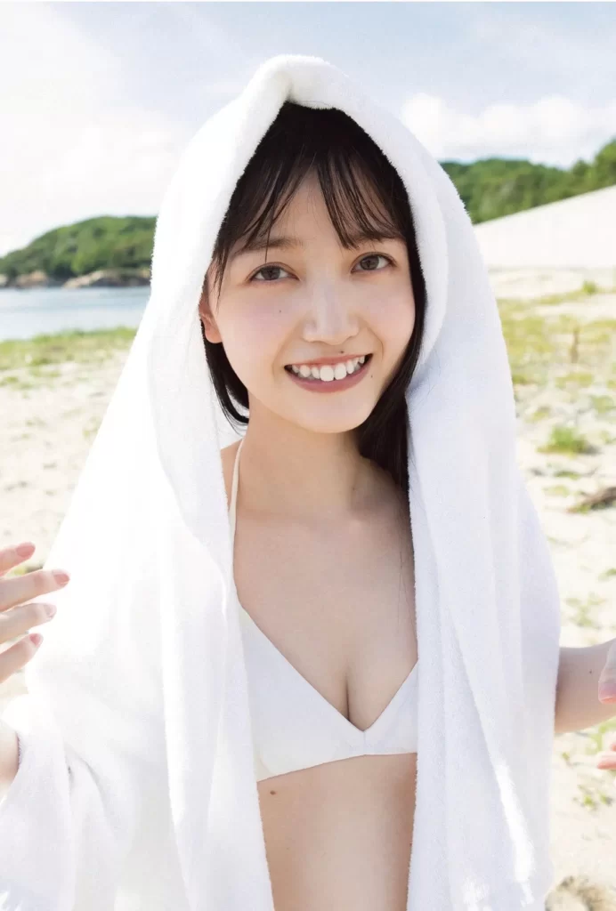 久保史緒里の写真集ビキニ水着姿エロ画像2