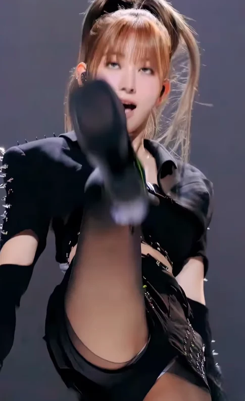 宮脇咲良のパンチラエロ画像5
