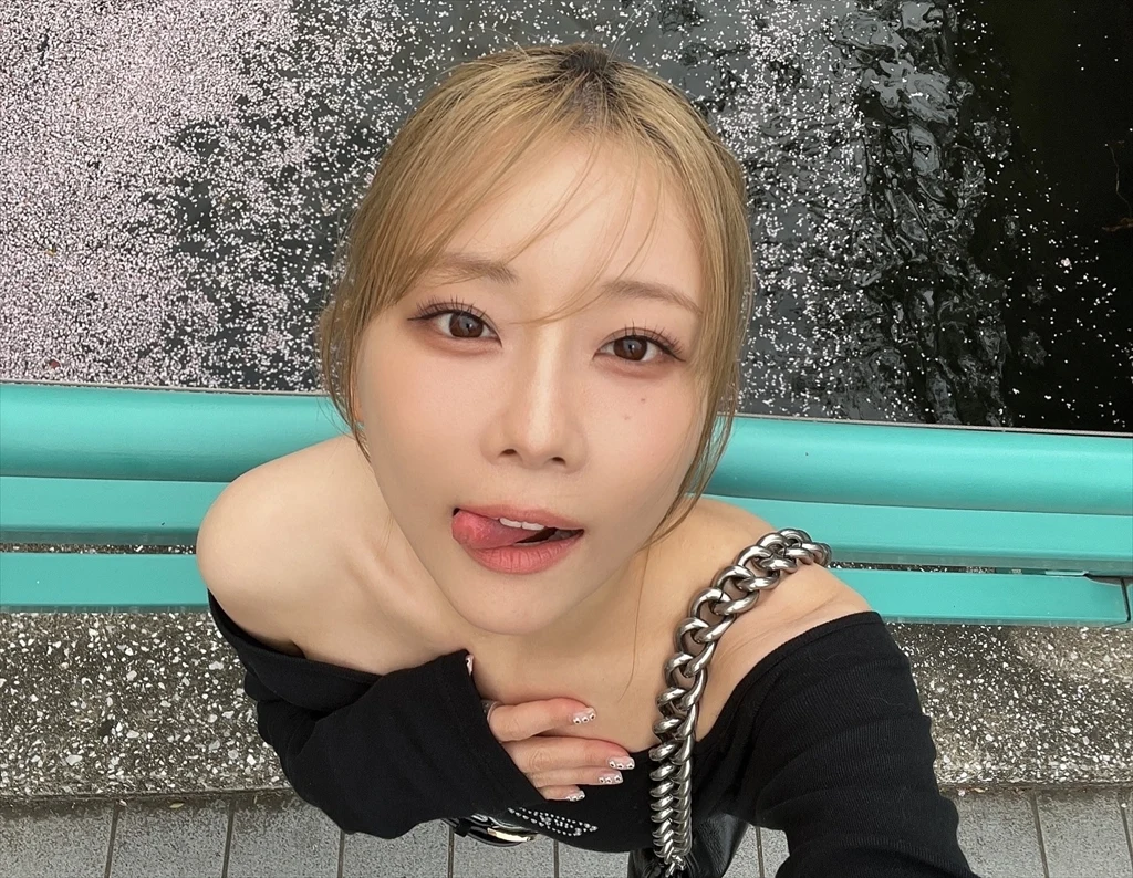 重盛さと美の舌出しエロ画像1