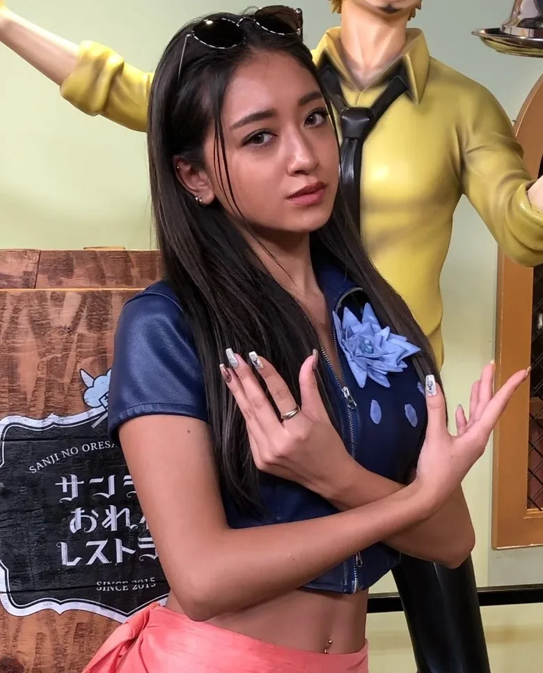 実写版ニコ・ロビンのエロ画像1