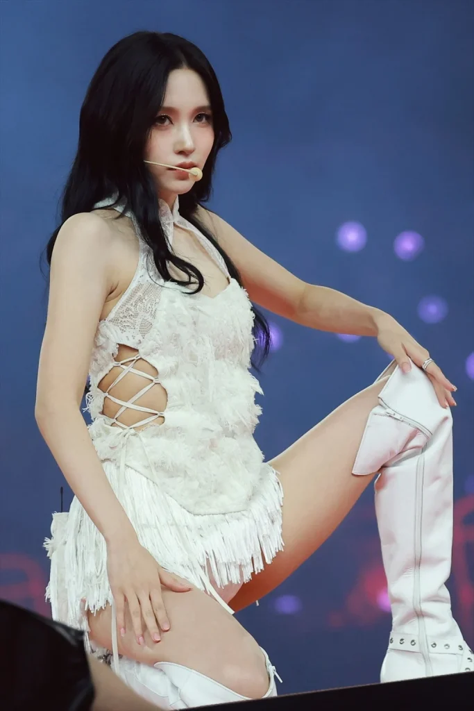 twiceミナの太ももエロ画像1