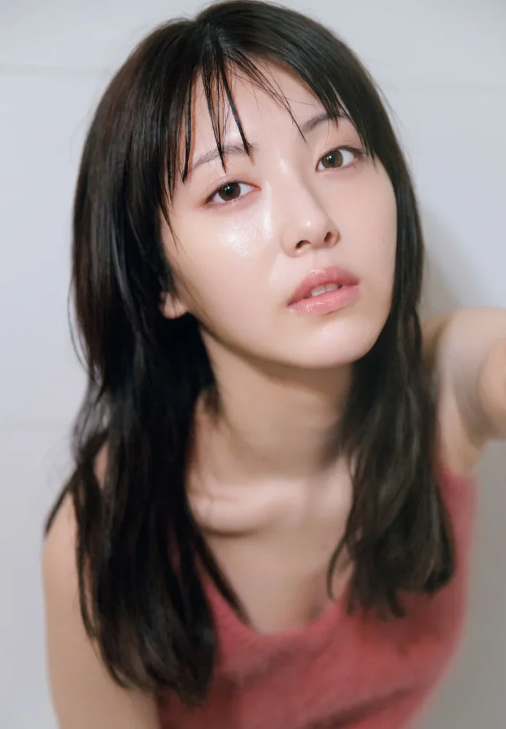 浜辺美波のエロ画像1