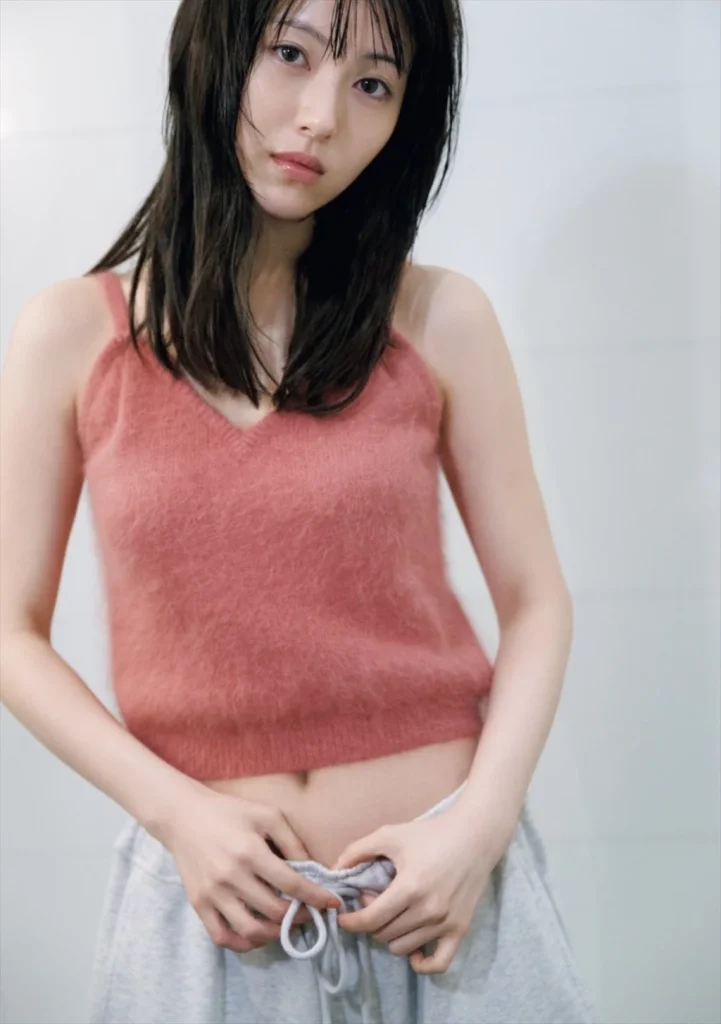 浜辺美波のエロ画像2
