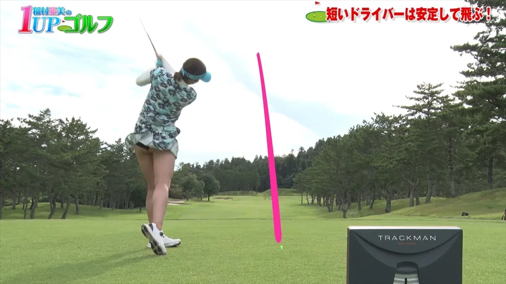 稲村亜美のパンチラ画像2