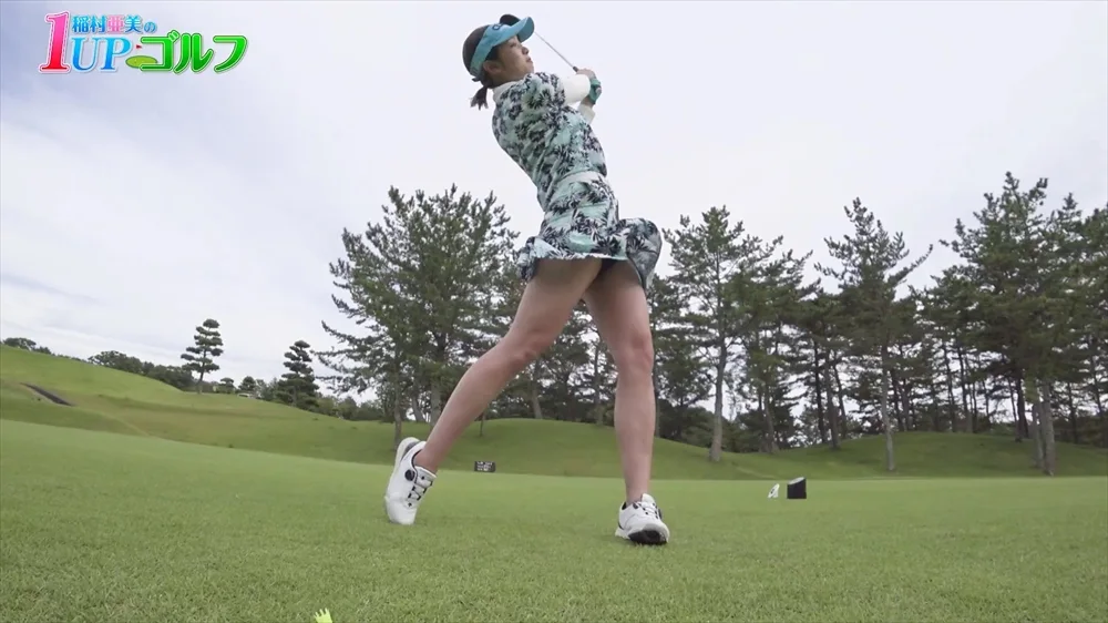 稲村亜美のパンチラ画像6