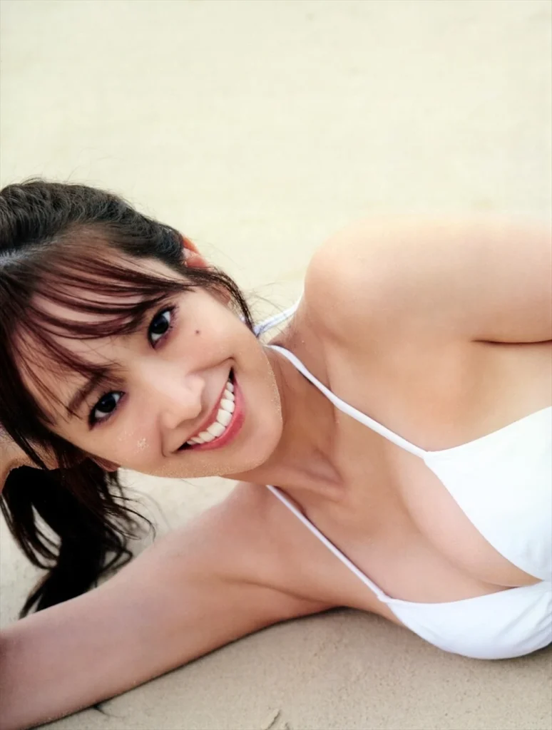 佐々木久美の写真集ビキニ水着姿エロ画像6