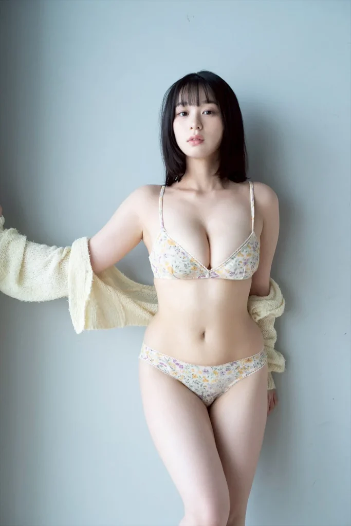 髙野真央のランジェリー下着姿エロ画像2