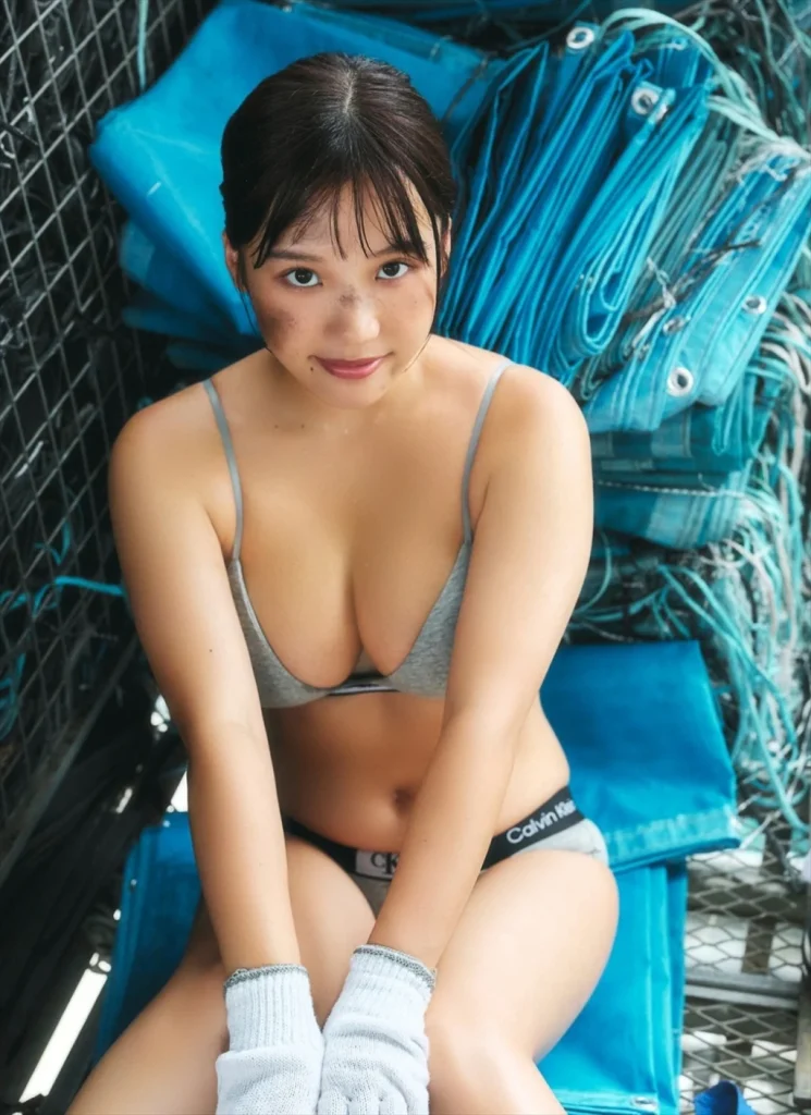 堀みなみの現場監督の下着姿エロ画像5