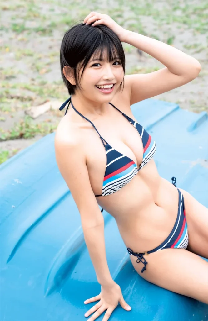 南あみのビキニ水着姿エロ画像2