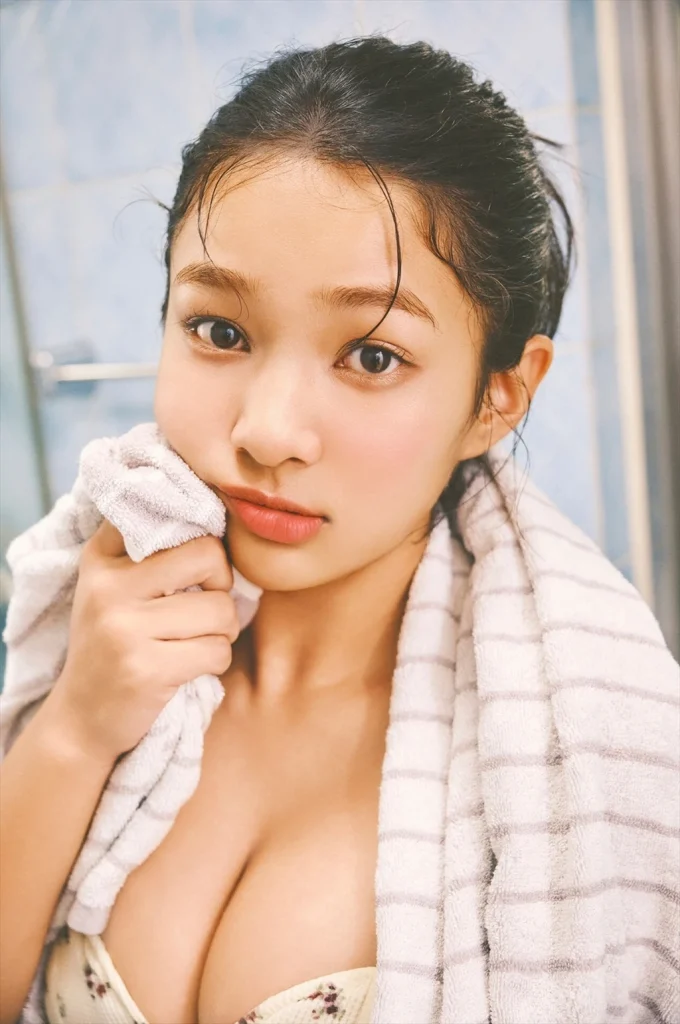 Karina Nizisaki big tits photo 2