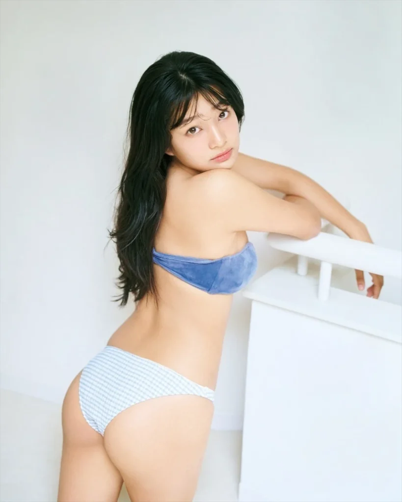 Karina Nizisaki ass-wedgie photo 5