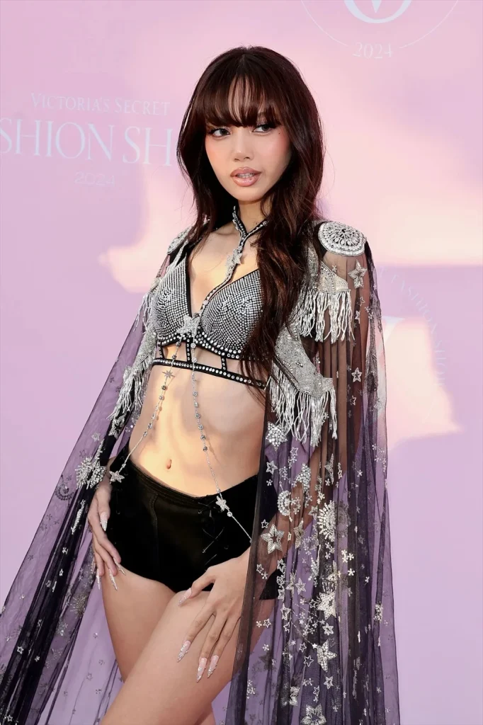 BLAKPINKリサのランジェリー下着姿エロ画像6