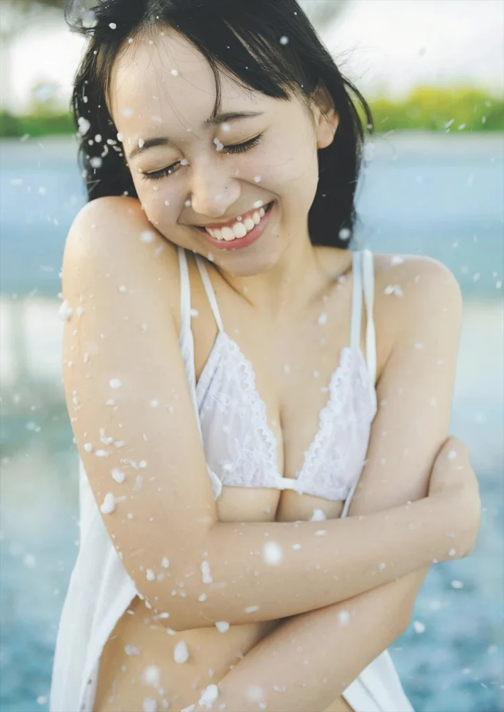 入間ゆいの美乳おっぱいエロ画像1