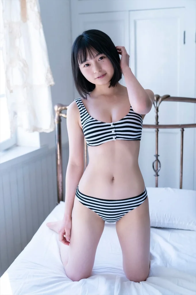 桐原美月のビキニ水着姿エロ画像10