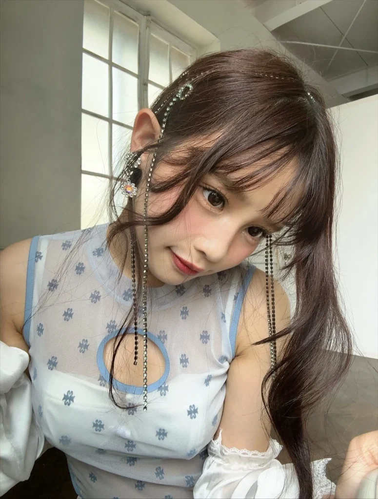 村川緋杏の着衣おっぱいエロ画像4