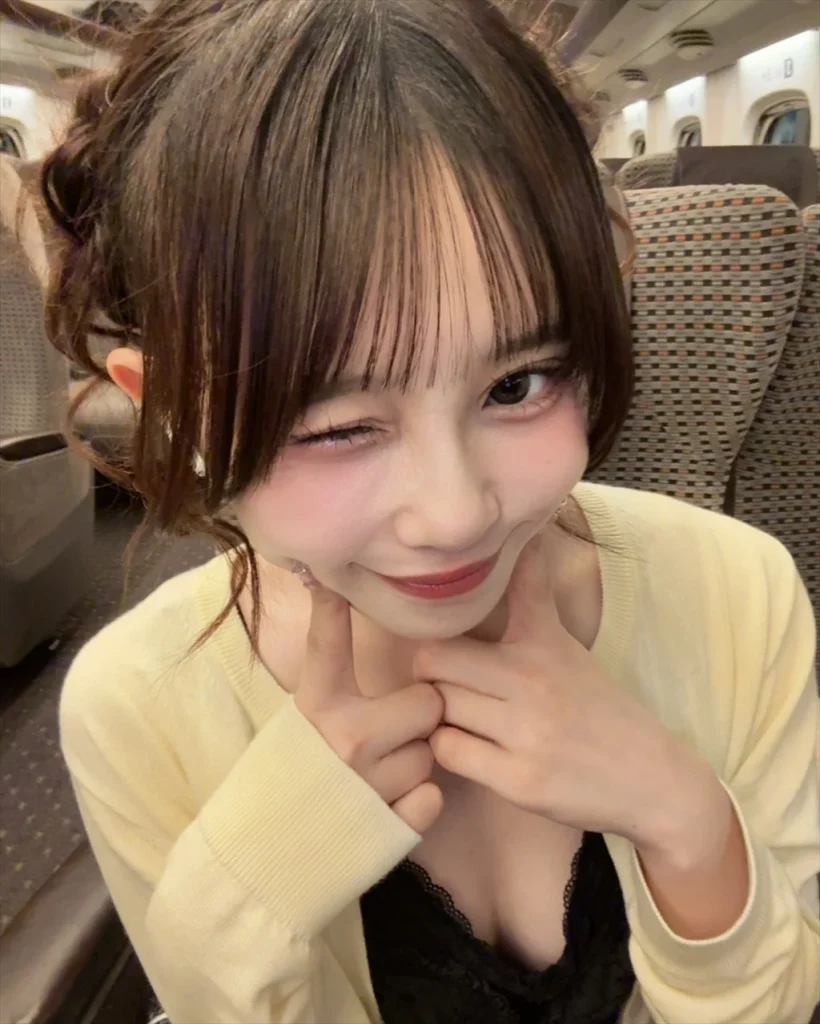 村川緋杏のおっぱい谷間エロ画像4