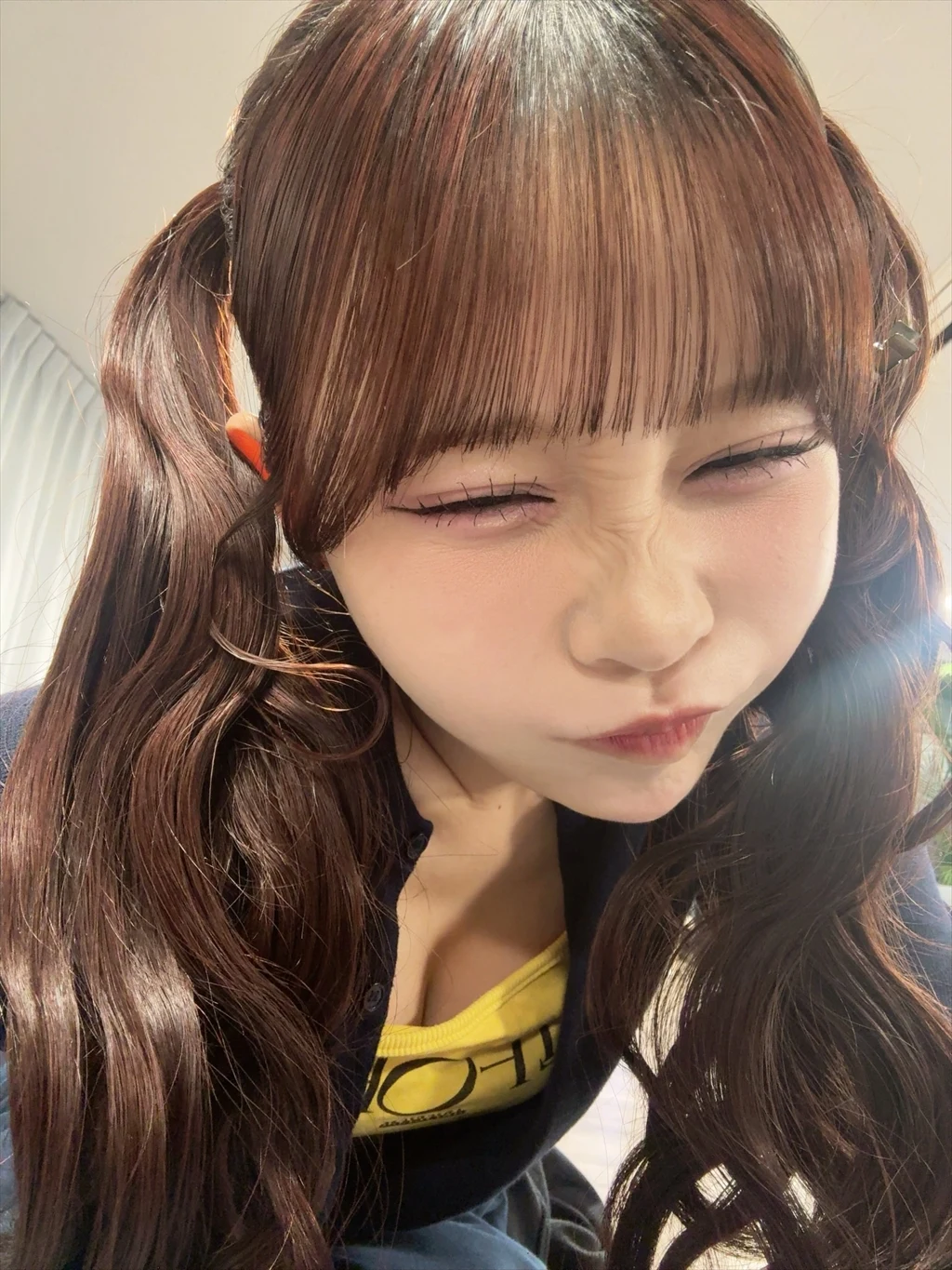 村川緋杏のおっぱい谷間エロ画像1