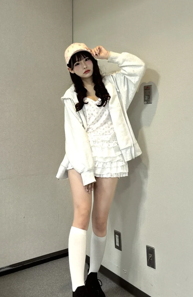 村川緋杏のギャル美脚エロ画像3