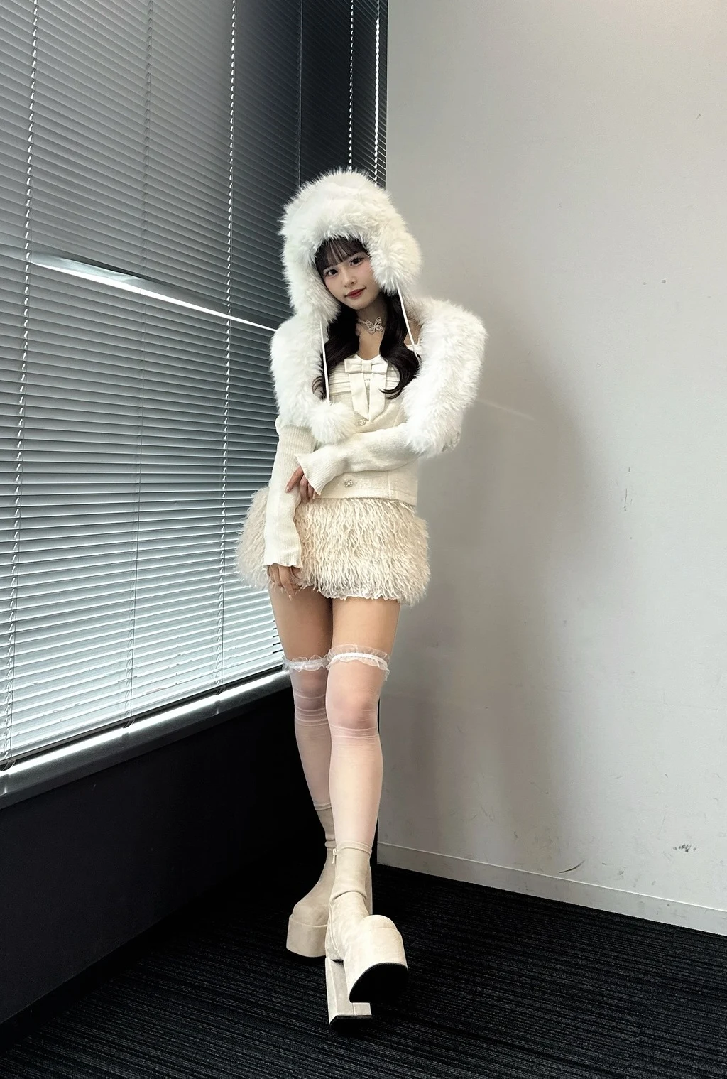 村川緋杏のギャル美脚エロ画像1