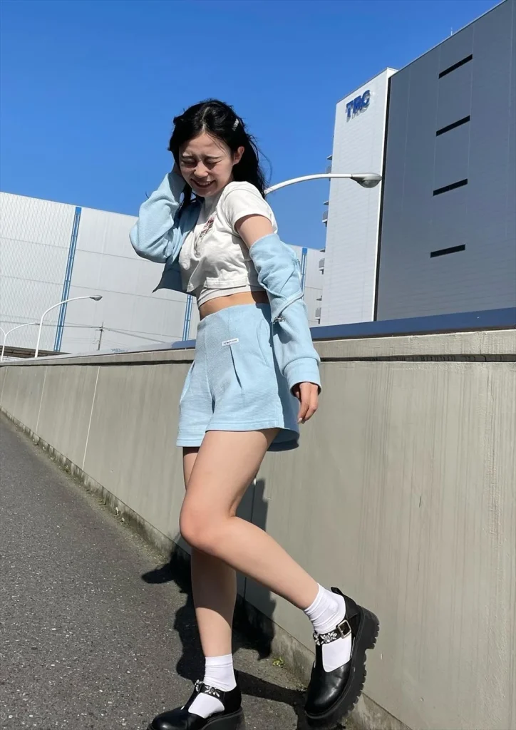 村川緋杏のギャル美脚エロ画像4