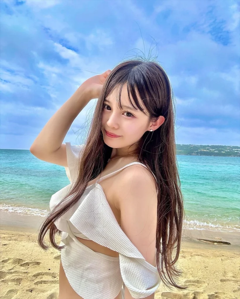 村川緋杏の水着姿エロ画像2