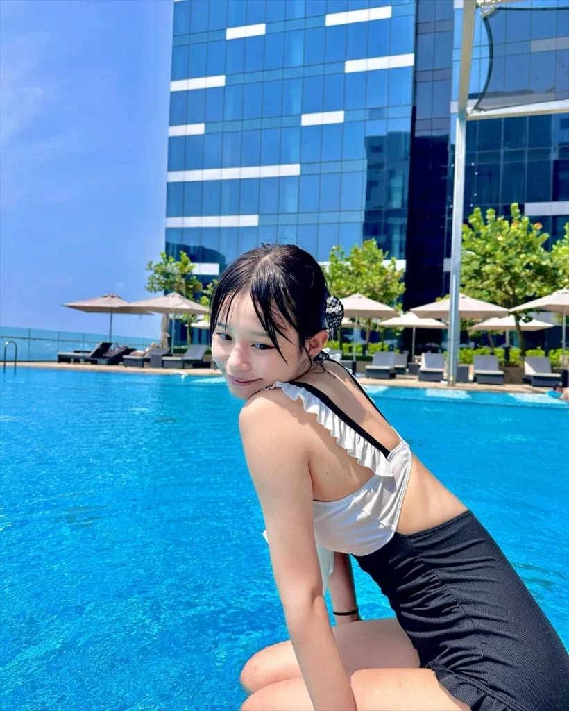 村川緋杏の水着姿エロ画像3