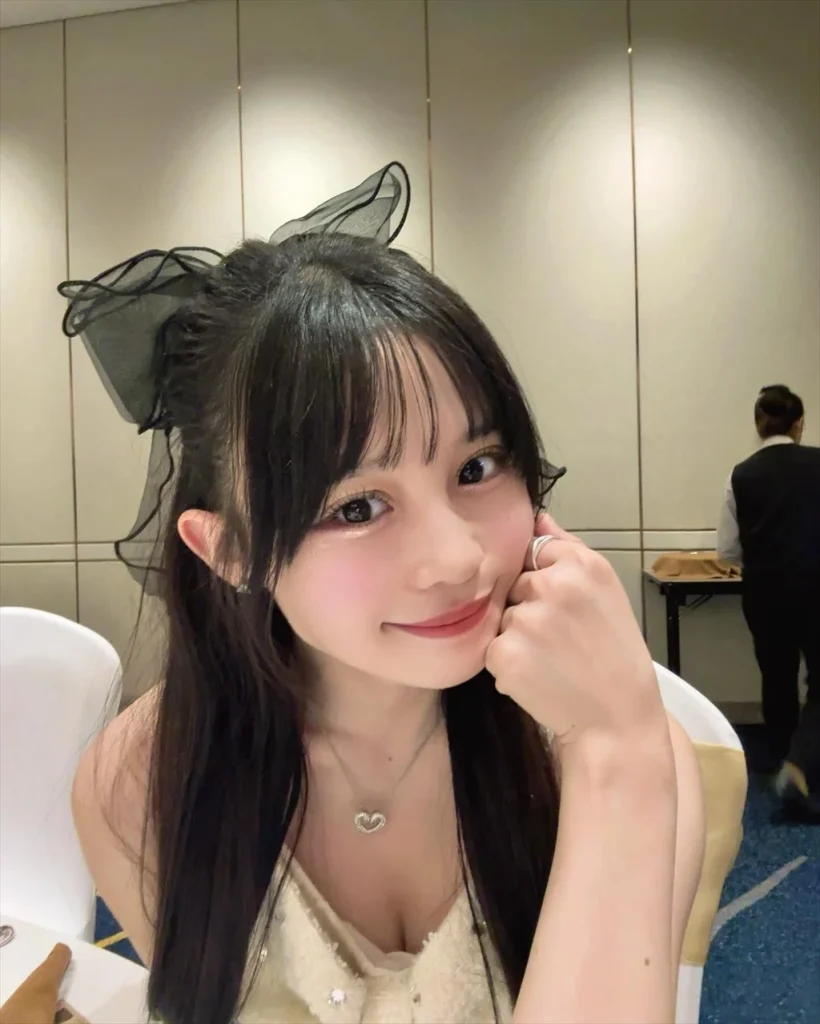 村川緋杏のおっぱい谷間エロ画像2