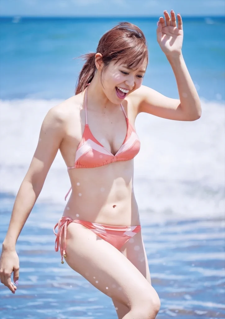仲川瑠夏のビキニ水着姿エロ画像2