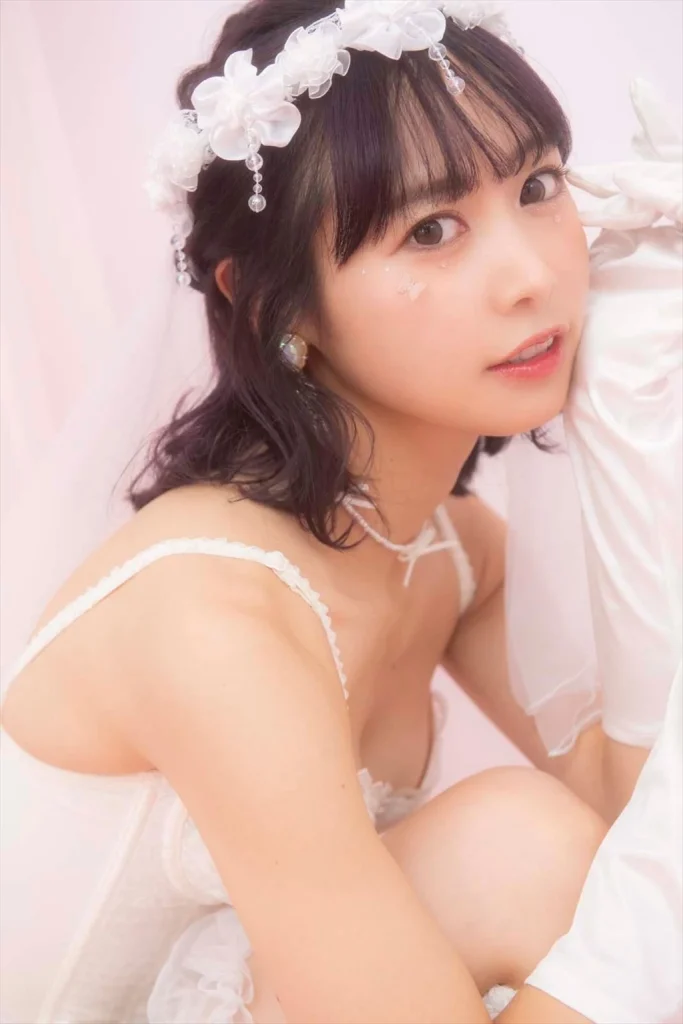 仲川瑠夏のランジェリー下着姿エロ画像2