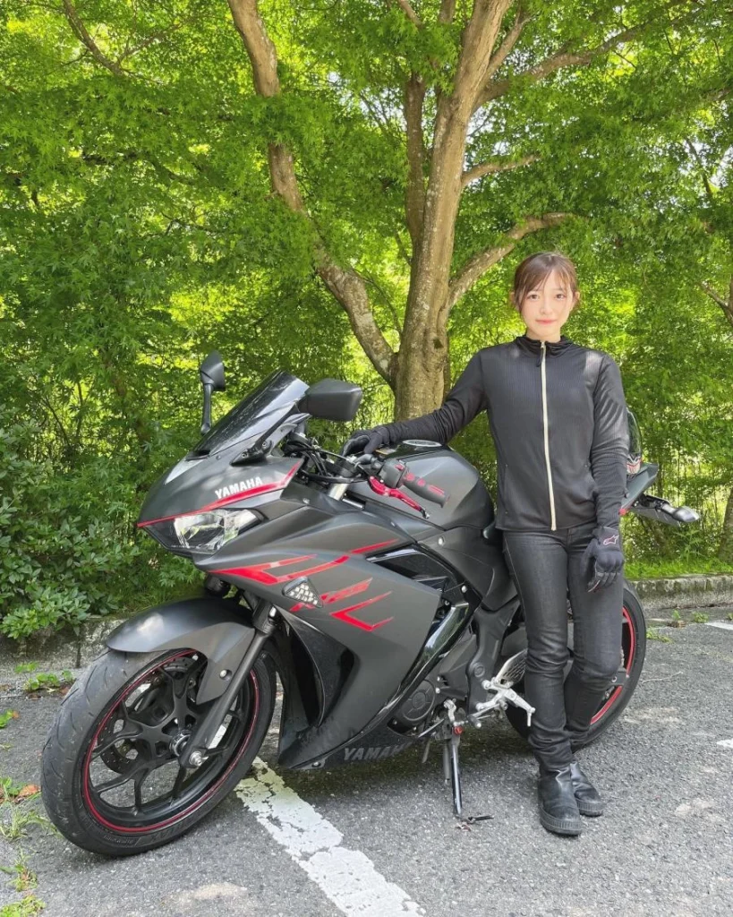 黒江こはるバイク女子エロ画像1