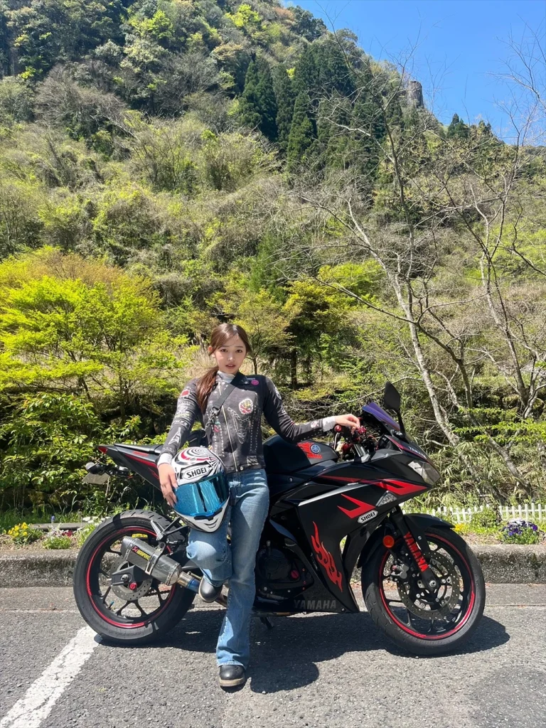 黒江こはるバイク女子エロ画像4