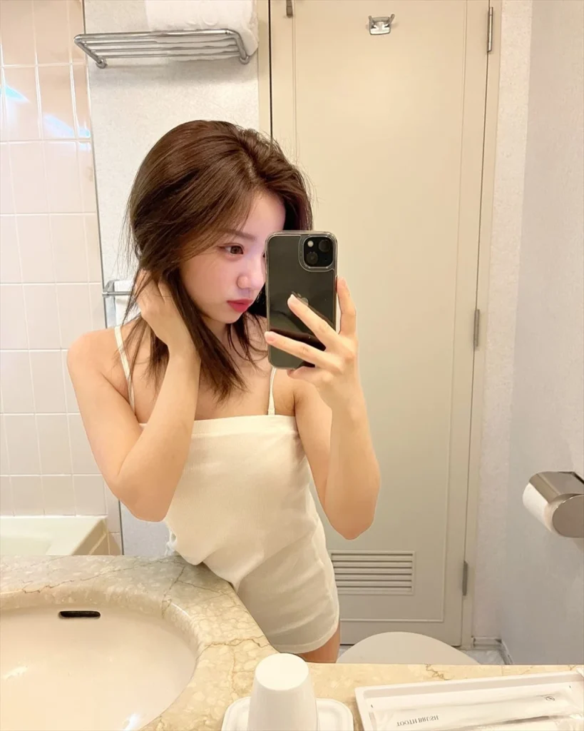 永江梨乃のSNSの自撮りエロ画像1