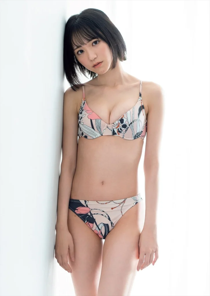 野口衣織のビキニ水着姿エロ画像3