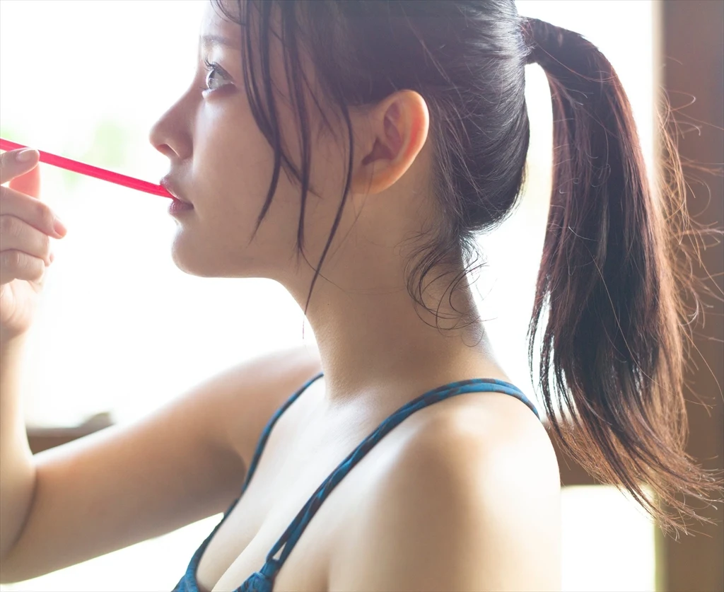 齊藤なぎさのおっぱい谷間エロ画像2
