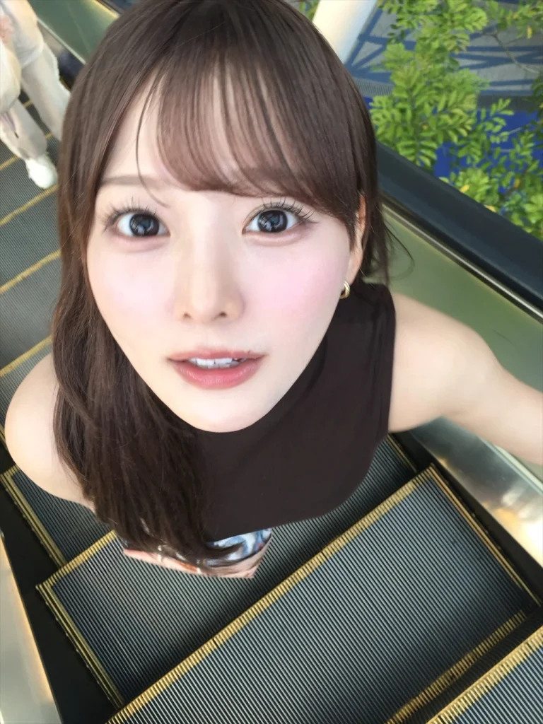 齊藤なぎさの着衣おっぱいエロ画像2