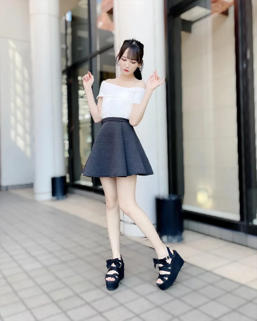 鈴木瞳美の美脚エロ画像2